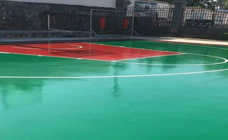南开篮球场翻新地面
